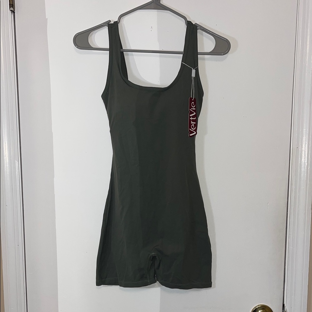 Vertvie Women's Green Jumpsuit